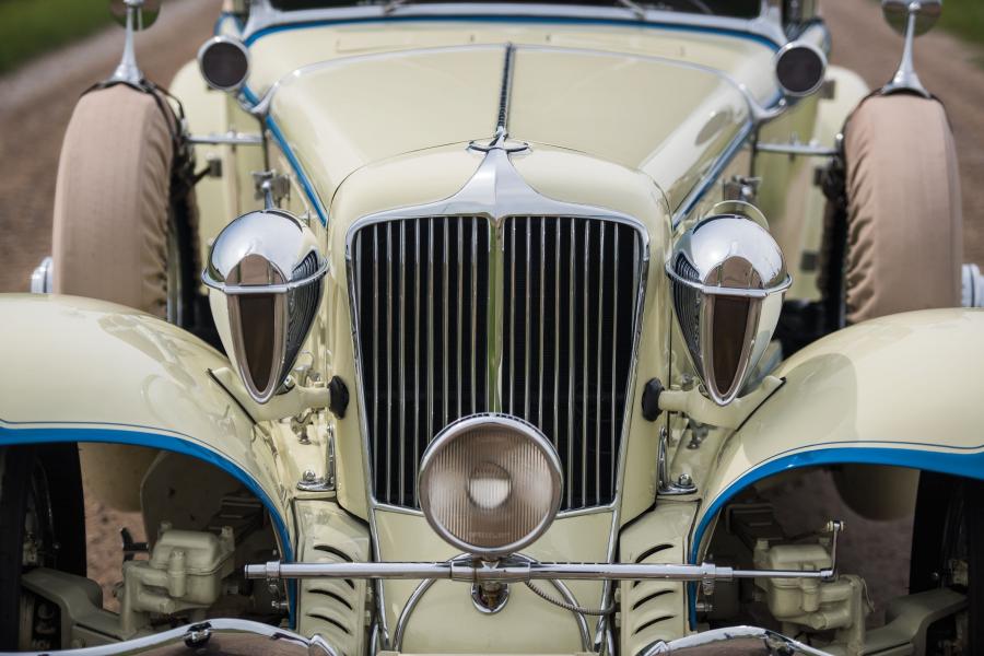 Детали экстерьера Cord L-29 Convertible 1930 года  (фото 15 из 47)